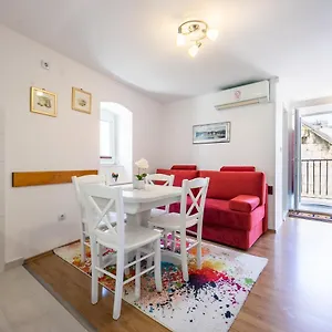  Apartment Karoca